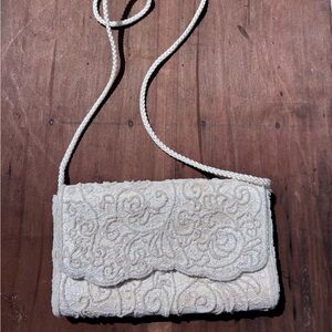 La Regale Vintage white/cream beaded purse